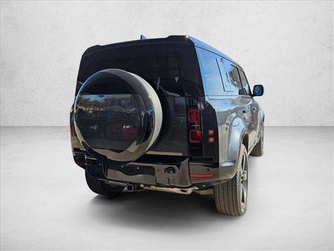 Used 2024 Land Rover Defender 110 X-Dynamic SE image 5