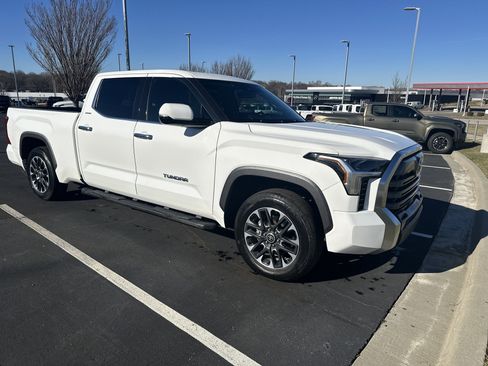 Used 2023 Toyota Tundra Limited image 3