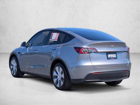 Used 2024 Tesla Model Y Long Range AWD/4WD image 4