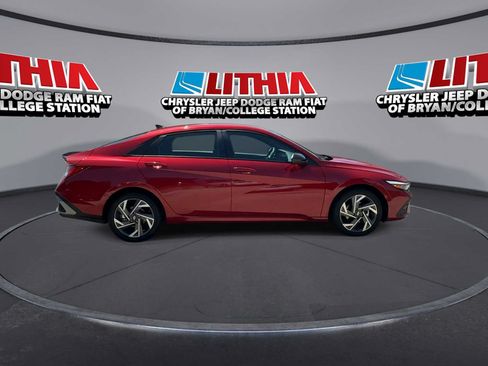 Used 2025 Hyundai Elantra SEL FWD image 9