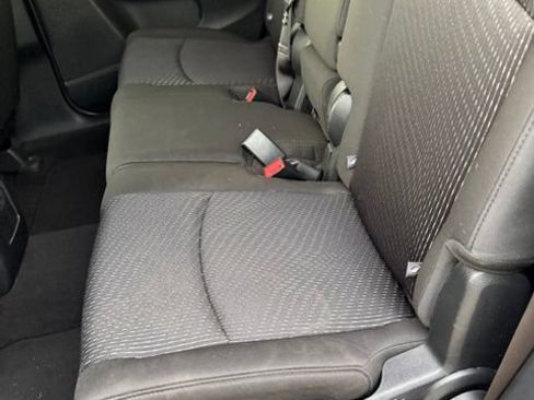 Used 2019 Dodge Journey SE w/ Connectivity Group FWD image 6