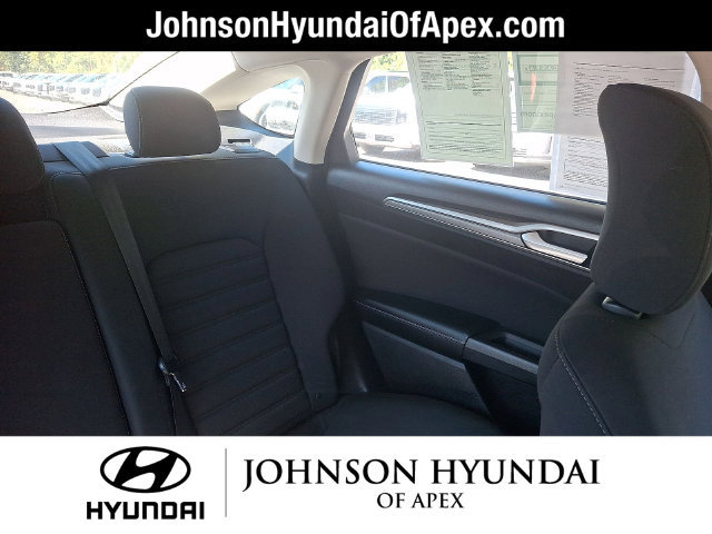 Used 2018 Ford Fusion SE w/ Fusion SE Technology Package FWD image 16