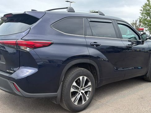 Used 2023 Toyota Highlander XLE AWD/4WD image 4