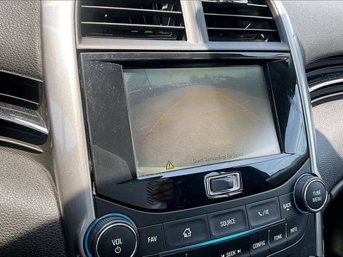 Used 2015 Chevrolet Malibu LT FWD image 29