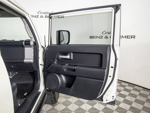 Used 2012 Toyota FJ Cruiser 4WD w/ Convenience Pkg image 19