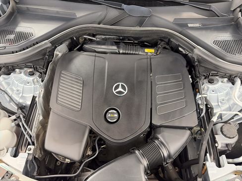 Used 2023 Mercedes-Benz GLC 300 4MATIC image 12