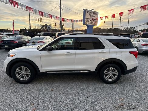 Used 2021 Ford Explorer XLT w/ Equipment Group 202A image 2