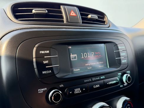 Used 2015 Kia Soul FWD image 18