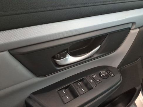 Used 2017 Honda CR-V LX image 12