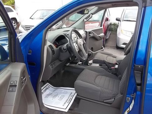 Used 2012 Nissan Frontier SV w/ SV Premium Utility Pkg AWD/4WD image 7
