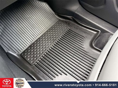 Used 2022 Toyota Highlander XLE image 23