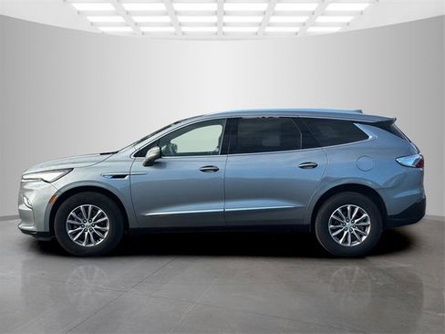 Used 2024 Buick Enclave Premium image 4