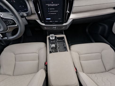 Certified 2026 Volvo XC90 B6 Plus AWD/4WD image 13