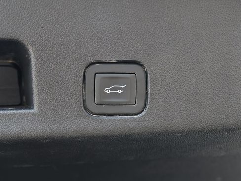 Used 2025 GMC Acadia Elevation FWD image 38