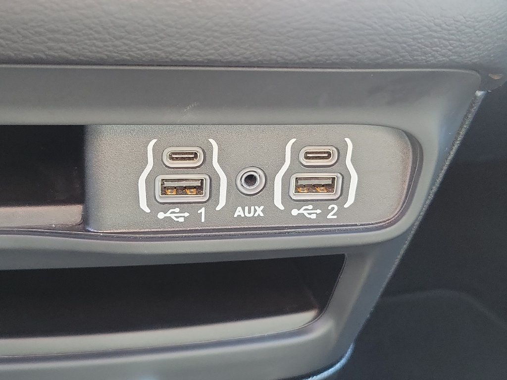 Used 2025 Chrysler Pacifica Select FWD image 27