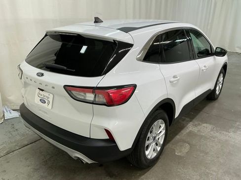 Used 2022 Ford Escape SE image 3