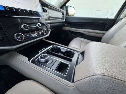 Used 2022 Ford Expedition XLT RWD image 10