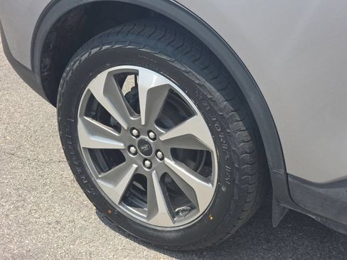 Certified 2024 Ford Escape Platinum AWD/4WD image 40