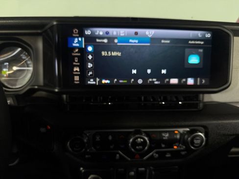 Used 2024 Jeep Wrangler Unlimited w/ Convenience Group AWD/4WD image 19