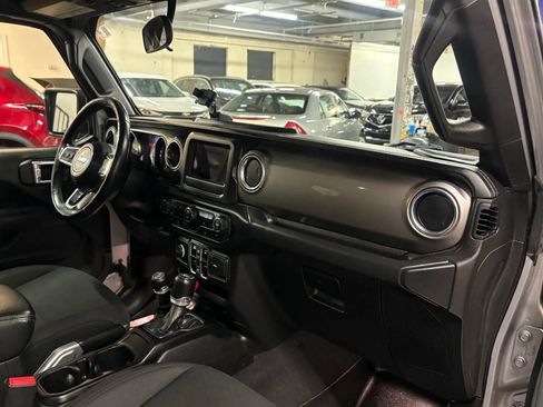 Used 2018 Jeep Wrangler Unlimited Sahara w/ Dual Top Group AWD/4WD image 19