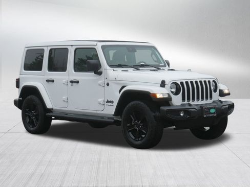 Used 2021 Jeep Wrangler Unlimited Sahara image 3