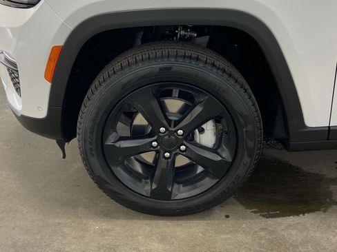 New 2025 Jeep Grand Cherokee Limited w/ Luxury Tech Group II image 7