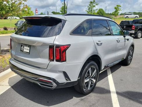Certified 2022 Kia Sorento EX w/ Panoramic Sunroof Package FWD image 4