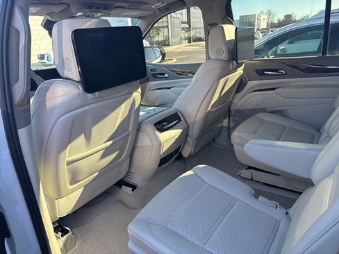 Certified 2024 Cadillac Escalade Sport Platinum image 9