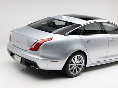 Used 2016 Jaguar XJ R-Sport image 27