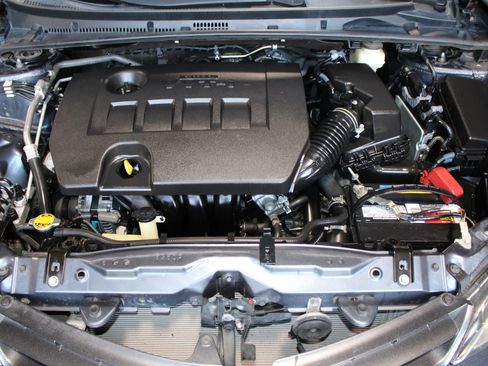 Used 2016 Toyota Corolla LE image 28