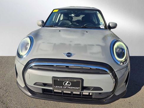 Used 2022 MINI Cooper 2-Door Hardtop image 8