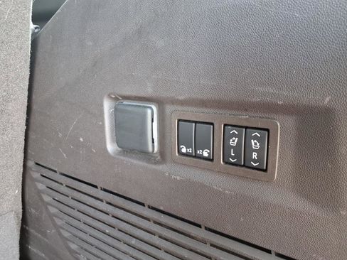 Used 2021 GMC Yukon SLT w/ SLT Luxury Package image 5