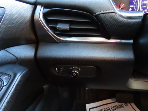 Used 2023 Chevrolet Traverse Premier w/ Redline Edition image 38