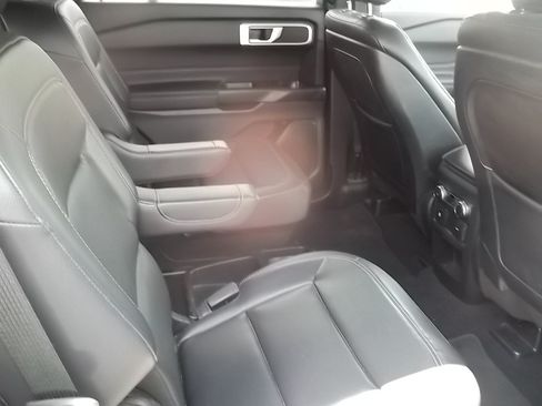 Used 2020 Ford Explorer XLT w/ Equipment Group 202A AWD/4WD image 10