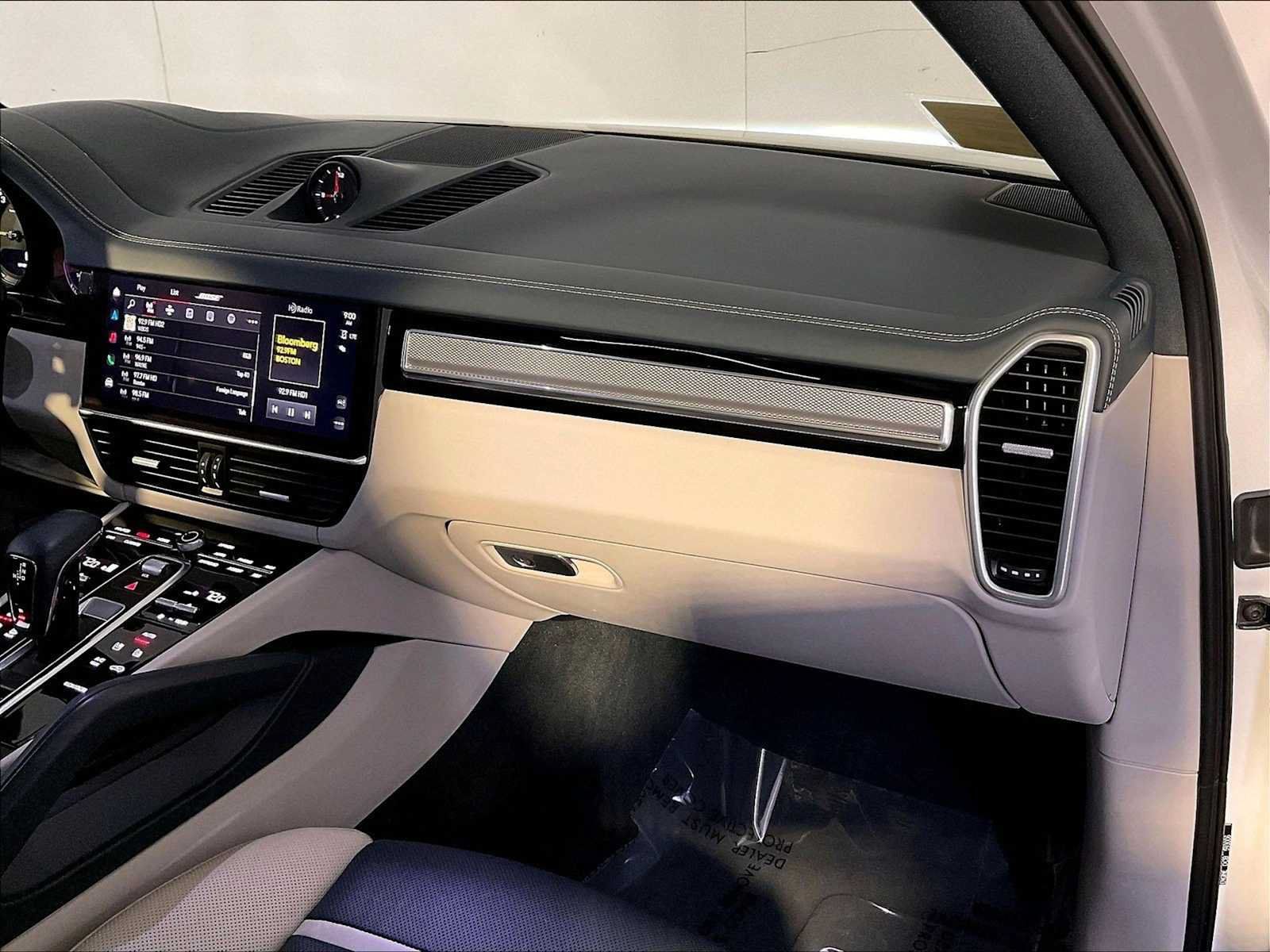 Certified 2023 Porsche Cayenne Platinum Edition AWD/4WD image 22