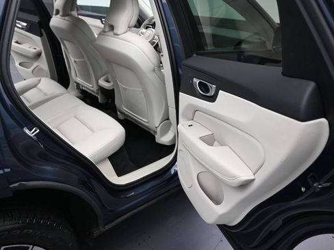 Used 2024 Volvo XC60 B5 Core AWD/4WD image 14