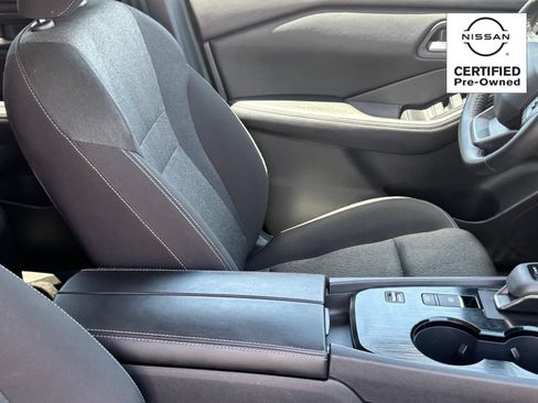 Certified 2025 Nissan Rogue SV FWD image 10