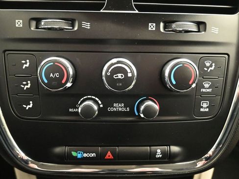 Used 2019 Dodge Grand Caravan SE w/ UConnect Hands-Free Group image 14