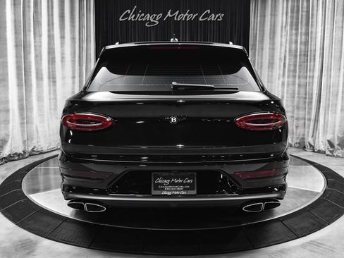 Used 2023 Bentley Bentayga Plug-In Hybrid image 4