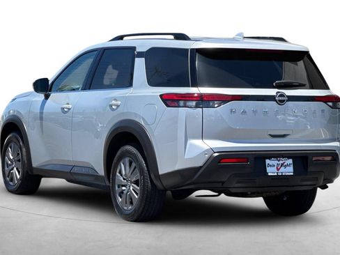 Used 2025 Nissan Pathfinder SV FWD image 4