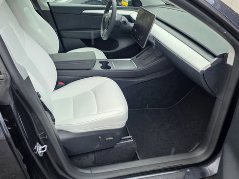 Used 2024 Tesla Model Y Long Range image 14