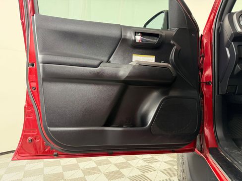 Used 2020 Toyota Tacoma TRD Off-Road AWD/4WD image 23