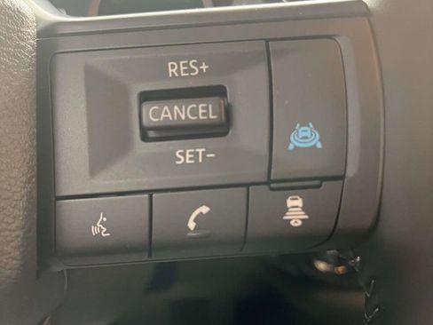 Used 2024 Nissan Pathfinder SV image 21