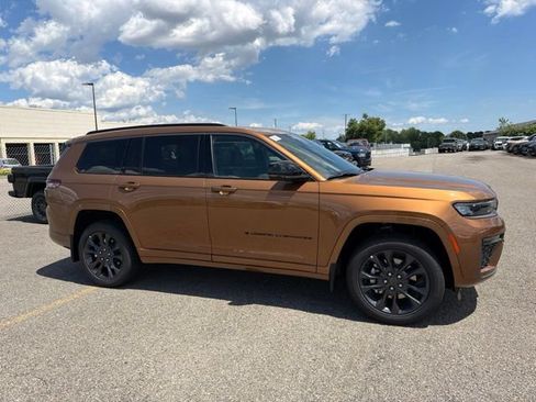 New 2026 Jeep Grand Cherokee L Limited AWD/4WD image 2