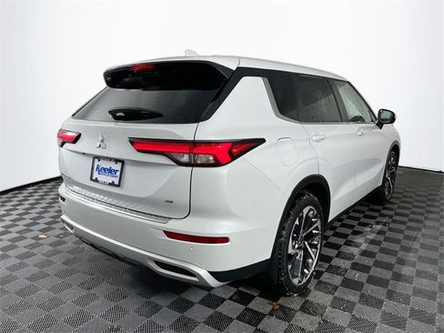 Used 2023 Mitsubishi Outlander SE image 6