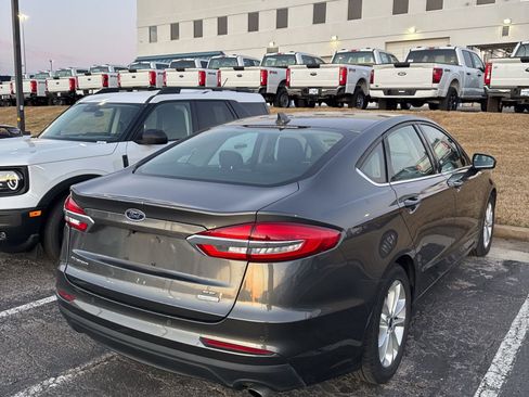 Certified 2019 Ford Fusion SE image 3