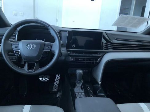 Used 2025 Toyota Camry SE image 10