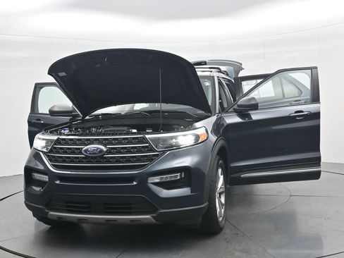 Used 2023 Ford Explorer XLT w/ Equipment Group 202A AWD/4WD image 43