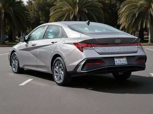Certified 2024 Hyundai Elantra SEL image 7