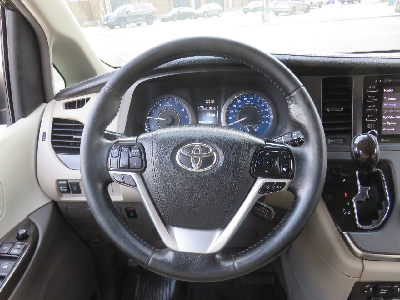 Used 2019 Toyota Sienna XLE FWD image 14